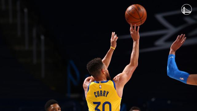 Curry bat à nouveau le record